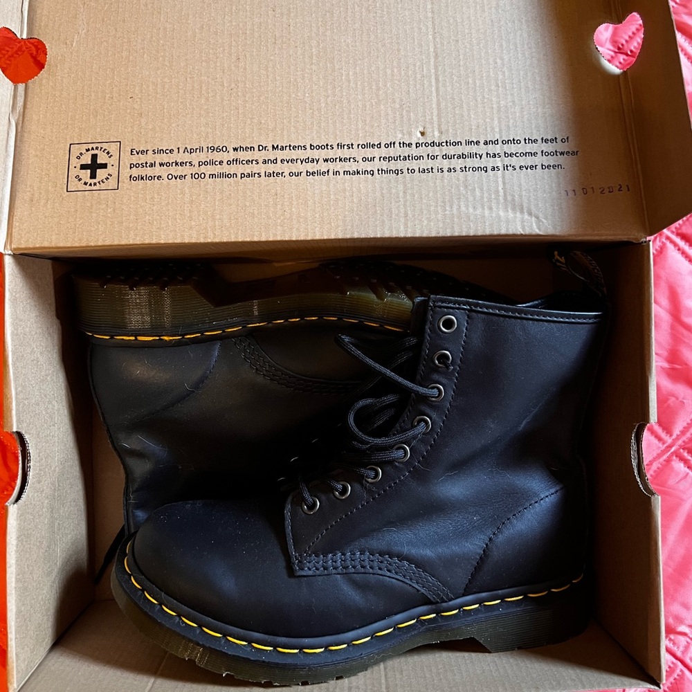New with box Dr. Martens women’s size 9. Never worn.